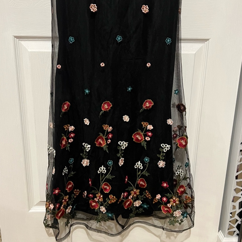 💗 *NEW* Forever 21 - Floral Embroidered Black Floor Length Dress - Picture 3 of 9